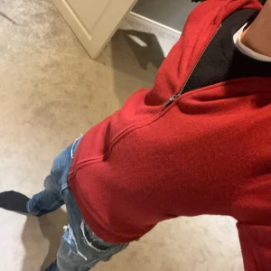 Kashmir hoodie  - Säljer denna otroligt exlusiva 100% Kashmir zip hopdien. Nypris ungefär 3500kr ~ mitt pris endast 1849 kr . Obs plagget har aldrig används och alla lappar sitter på. Mer info i pm ⭐️