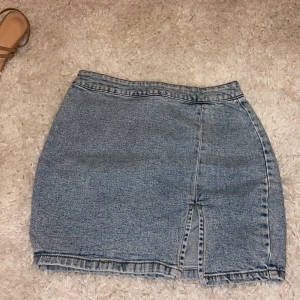 Kjol - Mini kjol från NewYorker. Storlek S. Finns att hämta i Göteborg eller fraktas! 