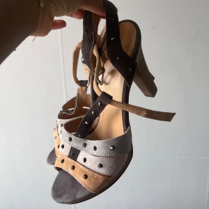 Snygga klackar  - Unika klackar Aldrig använda!  Köpta förra året på rizzo för 1,5k