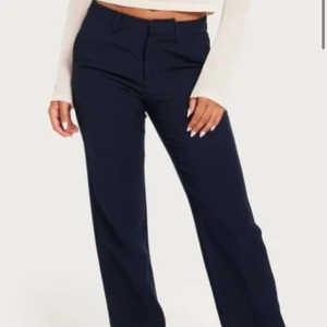 Lågmidjade boot cut kostymbyxor  - Lågmidjade och bootcut Mörkblåa Som nya 