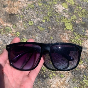 rayban boyfriend liknande ! - feta glajjor, edentiska till rayban boyfriend ! extremt bra pris, så var snabba!