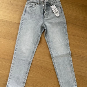 Mom jeans  - Helt nya Mom jeans från stradivarius 