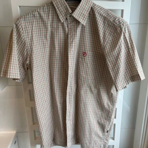 Fjällräven kortärmad skjorta - Kortärmad skjorta från Fjällräven i bra skick. 