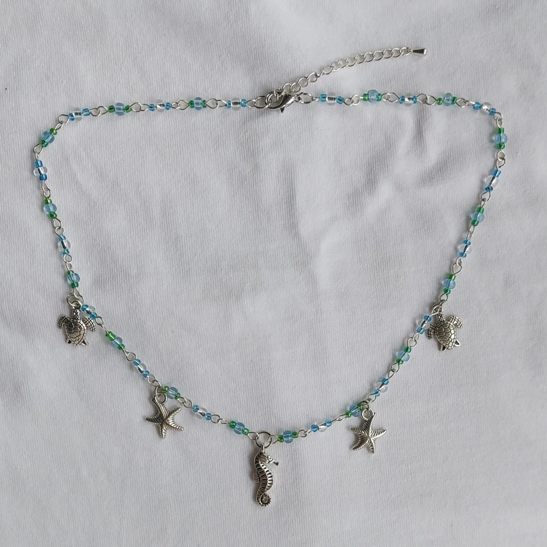 Halsband med hängen - 90