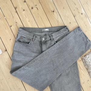Jeans från Gina  - Knappt använda, raka, lågmidjade!