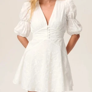 Adoore sicily dress - Säljer nu min fina adoore klänning som endast är använd en gång! Passar både S och M.