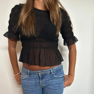 svart festtopp/blus - superfint festtopp/blus!⭐️