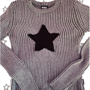 Star Jumper - Säljer denna superfina tröjan med stjärna ifrån Minga London ! 😻 Utmärkt skick! Storlek M men passar också S❤️  Säljer då den inte kommer till användning. Originalpris: 754  ej fast pris så LÄGG GÄRNA PRISFÖRSLAG!❤️❤️