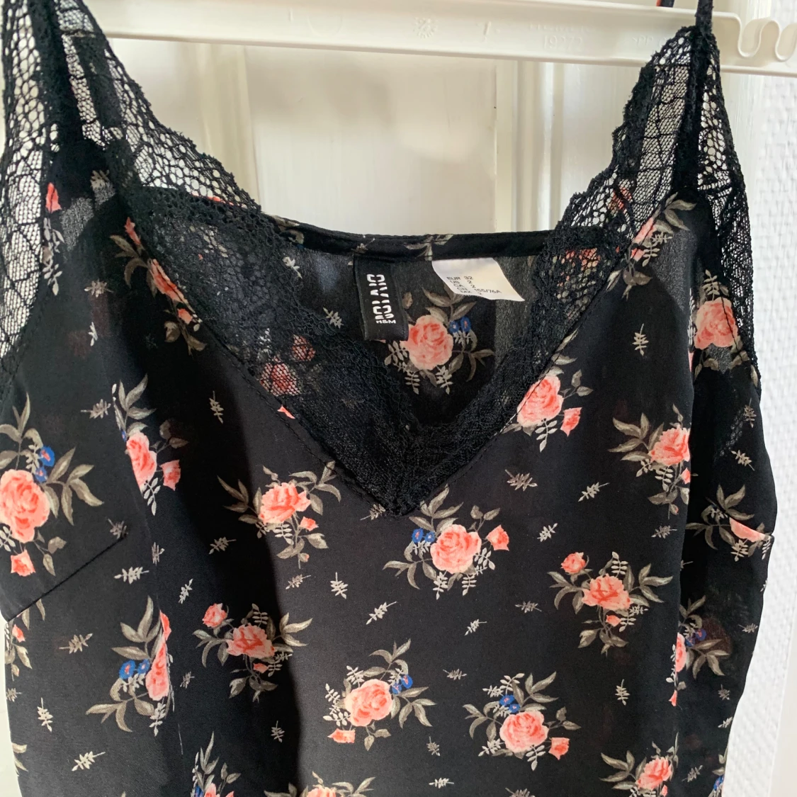 Blommigt spetslinne - 90