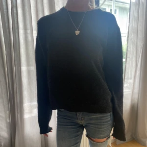 Svart/grå stickad  - Stickad tröja ifrån pull and beat🖤🩶