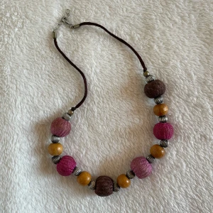 Halsband - Fint halsband i bra skick! Köparen står för frakten men kan även mötas upp i Uppsala, Knivsta eller Sigtuna. Tveka inte att fråga mig om något! ☺️