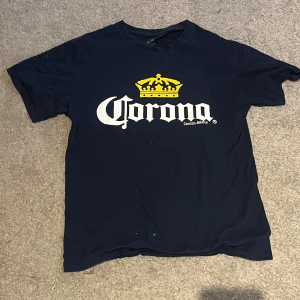 Limiterad Corona T-shirt - Corona Cancun Mexico - Mörkblå - Storlek: S - Limited Edition - Tveka inte på att höra av dig vid frågor eller funderingar!