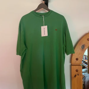 Acne Studios Face T-shirt  - Oversized!!!!  Som en klänning typ