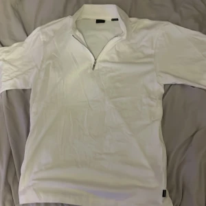 T shirt  - Tröja med dragkedja perfekt för sommaren Inge använd 