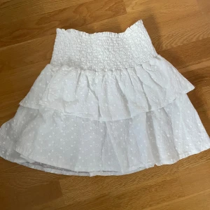 Kjol - Köpte för ungefär ett år sedan, den är i bra skick.