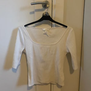 Tajt ur ringat linne  - Tajt ur ringat linne från Hm, helt ny skick( aldrig använt) bara att skriva om du har några frågor💓