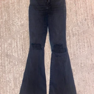 Bootcut  - Bootcut jeans med slitningar 