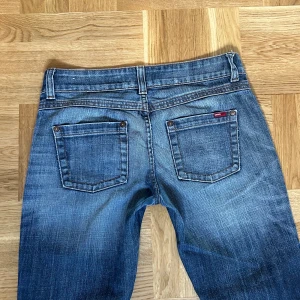 Only jeans - Skit snygga lågmidjade jeans från only som jag säljer då de inte kommer till användning!! Midjemått: 43cm, Innerbenslängd 77cm 💖