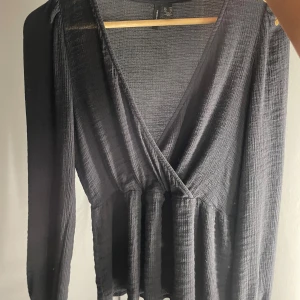 Vero Moda blus  - Säljer denna blus ifrån vero Moda i storlek xs 