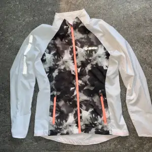 Running jacket i vit & svart