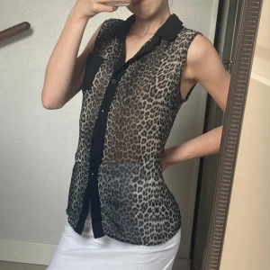 Leopard mönstrad topp 🐆  - Super snygg leopar mönstrad topp som är perfekt att ha till fest💗 