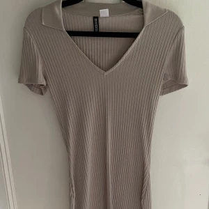 Super söt klänning - En super söt klänning från hm som inte kommer till användning längre💞