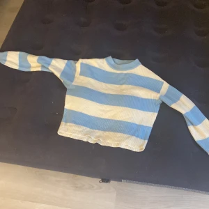 Stockholmsstil tröja - Denna tröja e oanvänd men väldigt fin skön inuti😻❤️