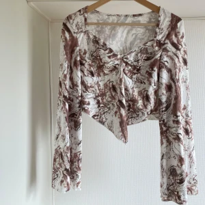 Tröja L/M - Storlek L/M oanvänd pris 160kr