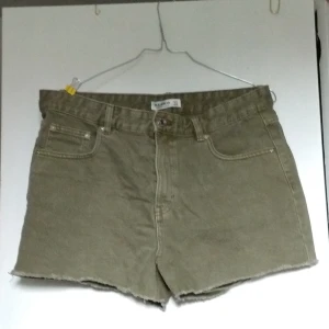 Gröna shorts  - Helt oanvända. I bra skick 