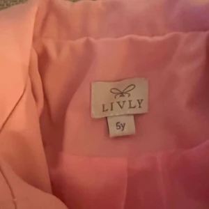 Vår jacka - Jätte fin jacka som tyvärr aldrig användes. 