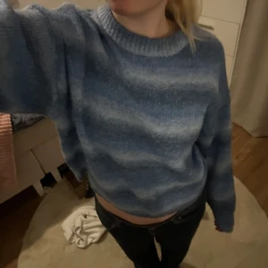 Stickad tröja - Den är i bra skick inga defekter❤️