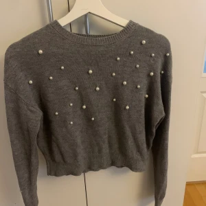Stickad tröja - Bra skick i storlek XS.