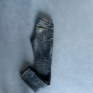 Dondup jeans - Säljer nu mina dondup ritchie jeans då jag tröttnat på dom. Dom är i utmärkt skick och är i storlek 30. Skriv vid funderingar!!🙌