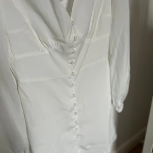 Vit klänning  - Vit klänning, inte använd 