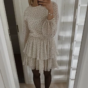 Klänning  - Så fin klänning perfekt nu till sommaren, 10/10 skick ❣️