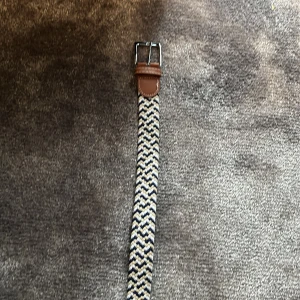 Flätad bälte  - Bra skick, knappast använt. Riktigt snyggt