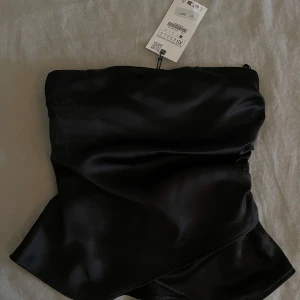 Festtopp från Zara  - Ny med prislapp kvar! 