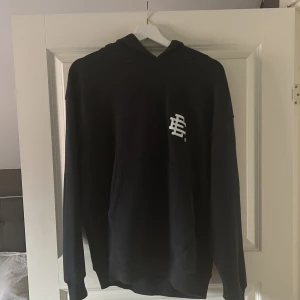 Eric Emanuel hoodie  - Aldrig använd Eric Emanuel hoodie, strl L men sitter litet därför säljes den (passar M). Digitalt kvitto finns 