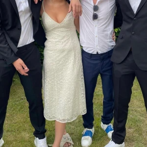 Spetsklänning - Rensar garderoben, vill bara bli av med allt 🫶🏽