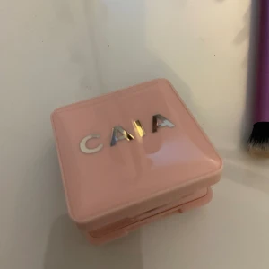 Caia - Blush. Helt ny säljer för det är fel färg.