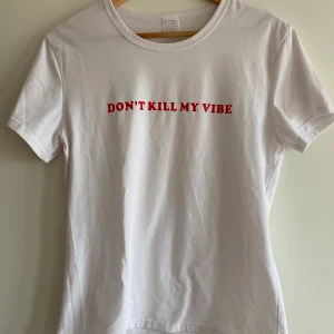 T-shirt - Vit T-shirt i bomull. Köpare står för frakten✨