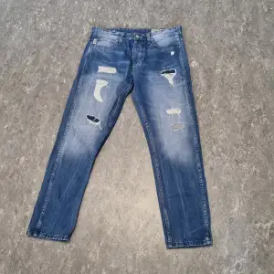 Snygga Jeans strl 34/32 Jack & Jones - jeansen är i bra skick