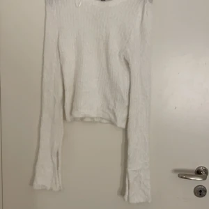 Stickad tröja  - Helt ny och oanvänd säljer för att jag ej tycker om den 