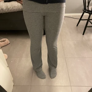 Yoga pants🤍 - Jätte fina yoga pants från Gina tricot som inte kommer till användning då dom är försmå för mig men annars jättebra skick🤍 skriv privat för fler bilder🤍🤍