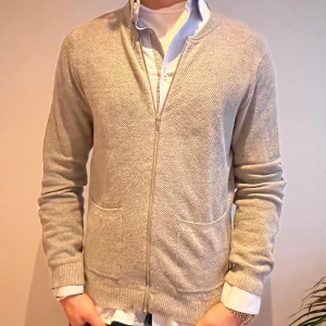 Overshirt - Snygg overshirt perfekt över skjortor. Skön om du inte bara vill ha skjorta på dig. 