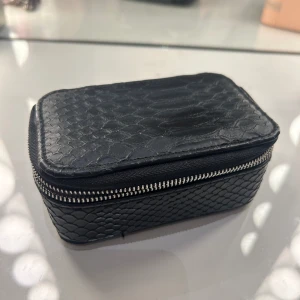 Smyckes skrin  - Nu säljer mitt fina smyckeskrin från ur&Penn super bra förvaring( köparen står för frakt)