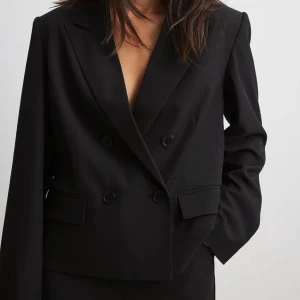 Svart oanvänd kavaj - Sitter så snyggt! Storlek 38🩷