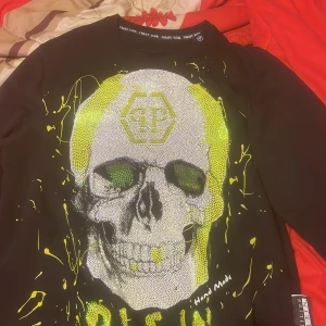 Säljer min philipp plein  - Tröjan är för stor 