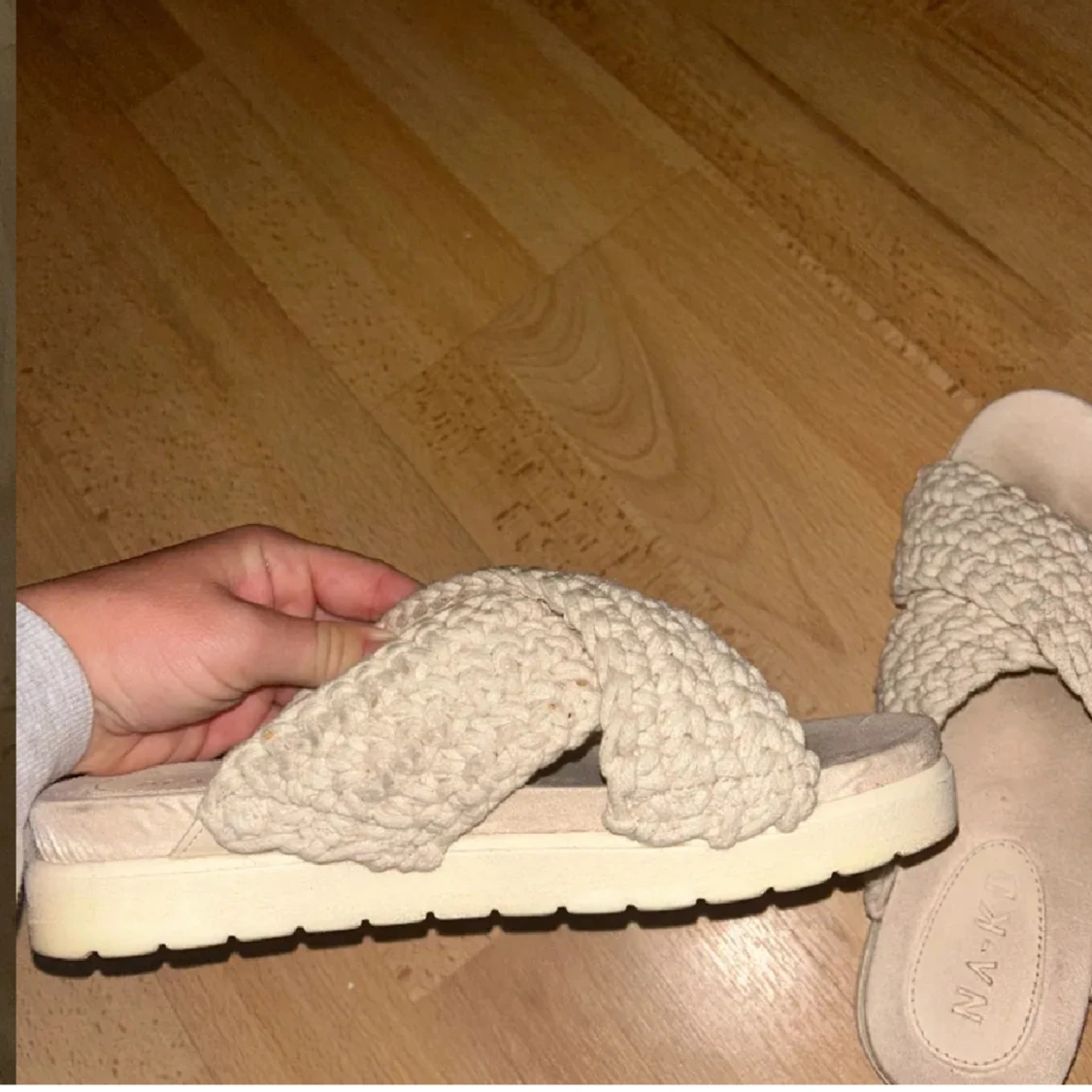 nakd tofflor, liknar inukkii - 90