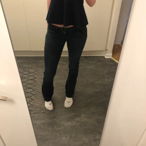 Ltb jeans  - As snygga ltb jeans som är för små , storlek 26/34 ! Dom är i bra skick förutom att de blivit ett litet hål av när ja drog upp byxorna för hårt , det går att sy och fixa för ett billigt pris 